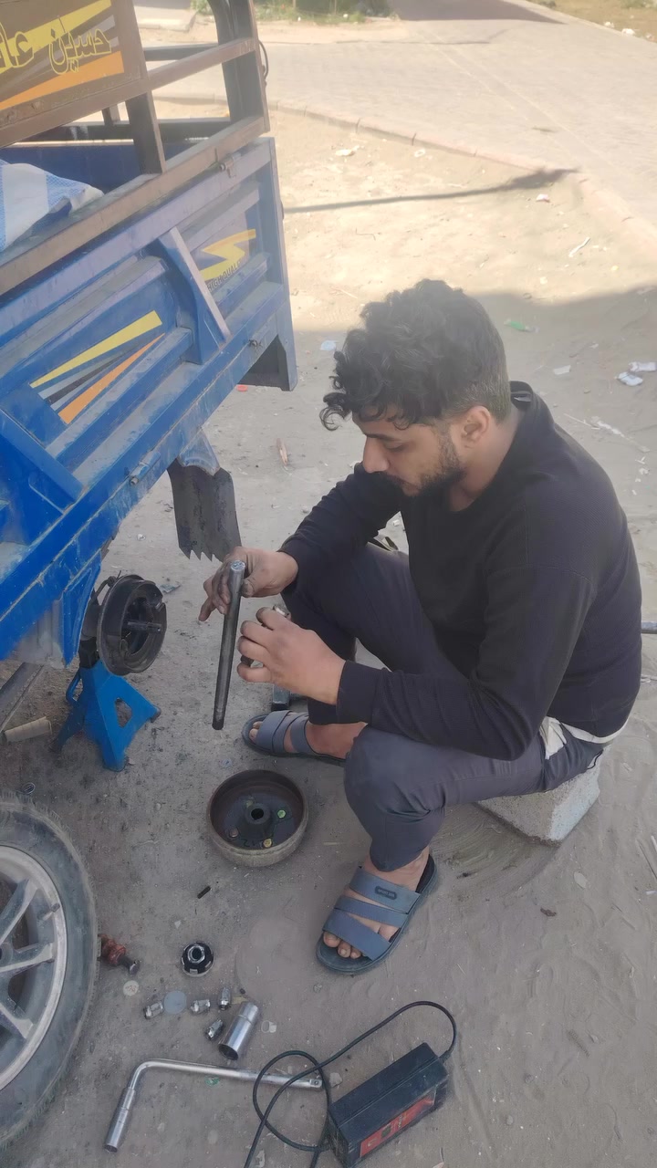 السلام عليكم مصلح موقعي
لجميع انواع دراجات والستوتات شحن 
اجيك لباب بيتك
 جميع الادوات متوفره
وعليه  خدمت توصيل متوفره جميع المحافضات
ومتوفر عندي جميع انواع البطاريات جديد  و مستخدم
*********** واتساب
