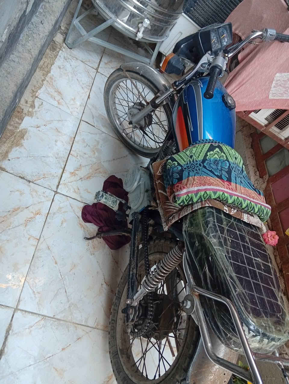 السلام عليكم دراجه اربعه كير كلك كلك للبيع مكاني كربلاء السعر 275 بيهه مجال للشراي كرهباءيات شغاله اتصل ***********
