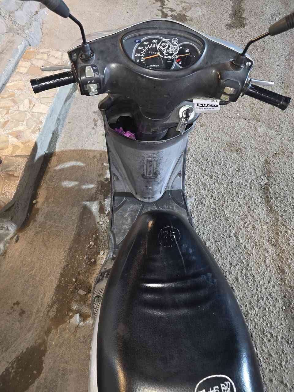 دراجه بريز كفاله عامه بعدها رمبا  قبل 4 ايام مشتريها سبب البيع عندي جهال وخاف يصير بيهم شي من وراهم .مديل 2008  لون رصاصي مستعجل على بيعتها للتواصل ../ ***********
