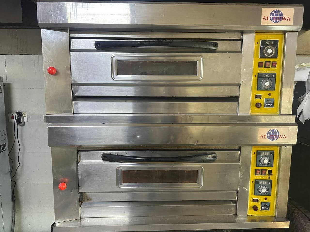 السلام عليكم
للبيع 
حماية شرقي غاز وكهرباء السعر 1.250.000 
مجمدة لحوم السعر 1.500.000
فرن 3 طوابق السعر 900.000
فون طابقين السعر 600.000
للاستفسار الاتصال على ***********
