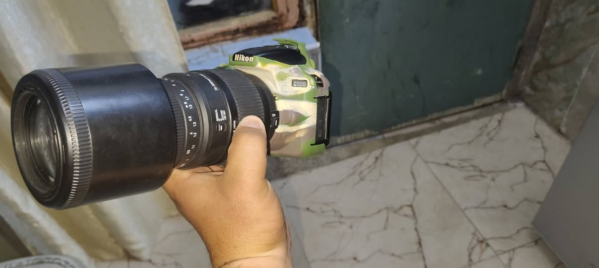 سلام عليكم كامره نيكون 5500
كامره نضافه فول

ملحقات كامله

جنطه كامره

رام 64

شاحنه 

بطاريه  اصلي مال نيكون  

قبق عدسه 

زوم رياضي 70 300 سكما

جلاتين حمايه الون عسكري
وهايه تصويرها كدامكم 
سعر 550 
موجود فيس 
واتساب 
***********
