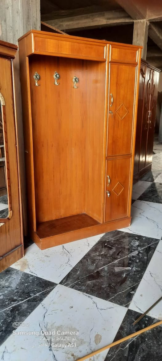 غرفه اخشاب سعر ٦٥٠ رقم ***********
