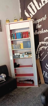 فاترينه طول مترتين ونص عرض متر السعر ٧٥ بيه مجال  07826741541