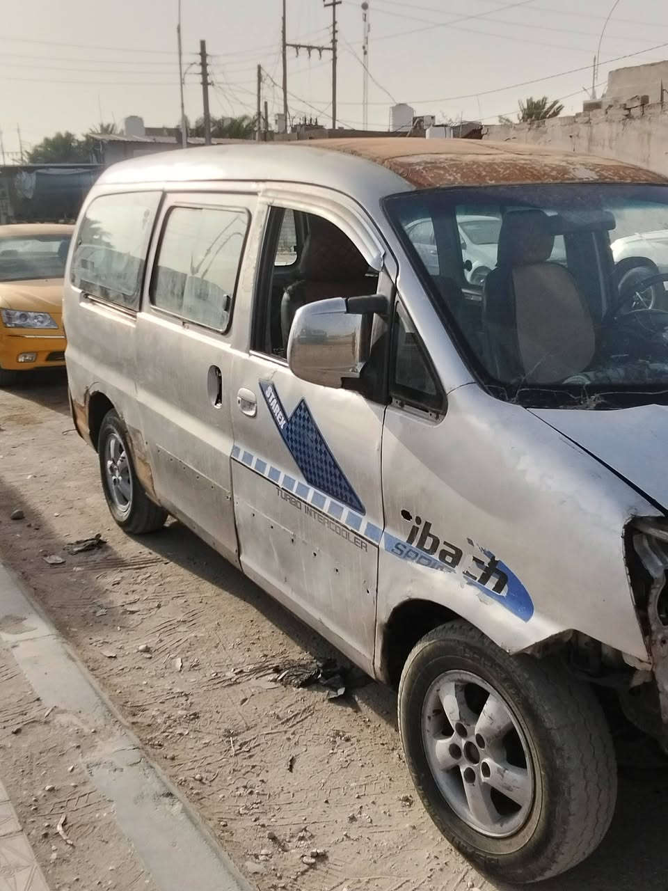 سلام عليكم عيني عندي هاي الستاركس موديل 6توه طالعه من التعمير غراضها كلها مال كصه مكينه وكير ومشط مال كصه توني شادهن غراضها كلها موجوده جدد دعاميه وضفيره ودشبول كلها جدد ***********هاذ رقم صاحب السياره
