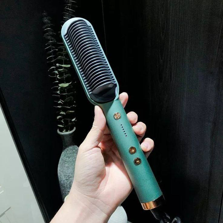 🎀 Hair straightener فرشة حرارية 🎀
فرشة مسرحة حرارية  للاستخدام اليومي منشفة شعر بعد الاستحمام
يقوم هذا الجهاز الراقي بتصفيف وتنعيم الشعر الخشن بشكل سريع وسهوله وبأمان تام 
شعر انعم في وقت اسرع وبكل سهوله في اقل  من ١٠ دقائق
يقوم باعطاء الشعر نعومه مكثفه بسبب الاسنان الحراريه تتغلغل في الشعر وتصل الى جميع خصلات الشعر من غير ان يسبب اي اضرار للشعر
قوة الجهاز ؛ 220V , 1000W
#الاصلية

🚘 يوجد خدمة توصيل لجميع محافظات العراق


**إذا كنت صاحب هذا الإعلان وتريد حذفه لأي سبب، رجاءا أرسل رسالة إلى الدعم الفني**