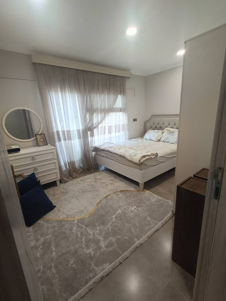 السيدية /مجمع المحبة السكني 🏡
شقة للبيع طابق أرضي بمساحة 103م بتصميم عملي ومريح:
🔹 غرفتين نوم
🔹 صالة واسعة
🔹 مطبخ مجهز
🔹 حمّام أنيق

✨ تشمل التجهيزات والخدمات:

كهرباء وماء وصيانة وحماية على مدار 24 ساعة
كاونتر، مرشحة، طباخ
3 سبالت وسخان

السعر185مليون فقط كاش 💰
📞 للتواصل والاستفسار: ***********

لا تفوّت فرصة السكن في مجمع متكامل وآمن يناسب العائلة 👨‍👩‍👧‍👦
