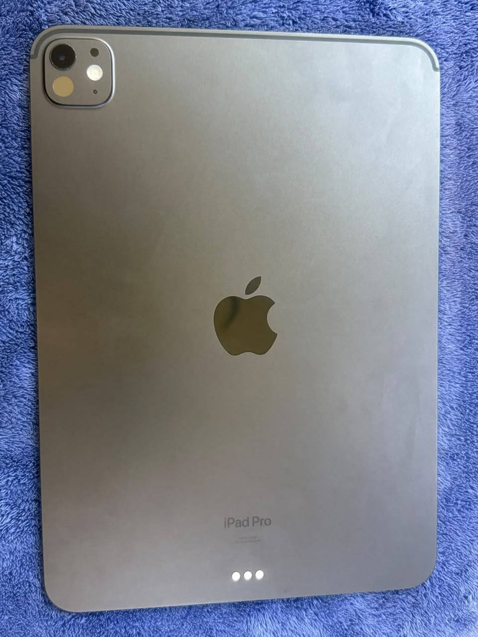 للبيع iPad Pro M4 (2024) – 11 بوصة  256GB

للبيع iPad Pro M4 بحالة ممتازة جدًا (شبه جديد)، استخدام شخصي ونظيف جدًا، خالٍ من أي أعطال أو مشاكل، والجهاز جاهز للفحص بالكامل.

المواصفات:  شاشة 11 بوصة Ultra Retina XDR (OLED)
 معالج Apple M4 القوي
 سعة 256GB
 نسبة صحة البطارية 98%
 مع الكرتون الأصلي والشاحن الأصلي
 جميع المزايا تعمل بكفاءة 100%
 لا يوجد أي فك أو تصليح أو تبديل قطع

 الموقع: البصرة

 السعر: 1,150,000 دينار عراقي قابل للتفاوض بالمعقول بعد المعاينة.

للجادين فقط، وأهلاً وسهلاً بالفحص قبل الشراء.


**إذا كنت صاحب هذا الإعلان وتريد حذفه لأي سبب، رجاءا أرسل رسالة إلى الدعم الفني**