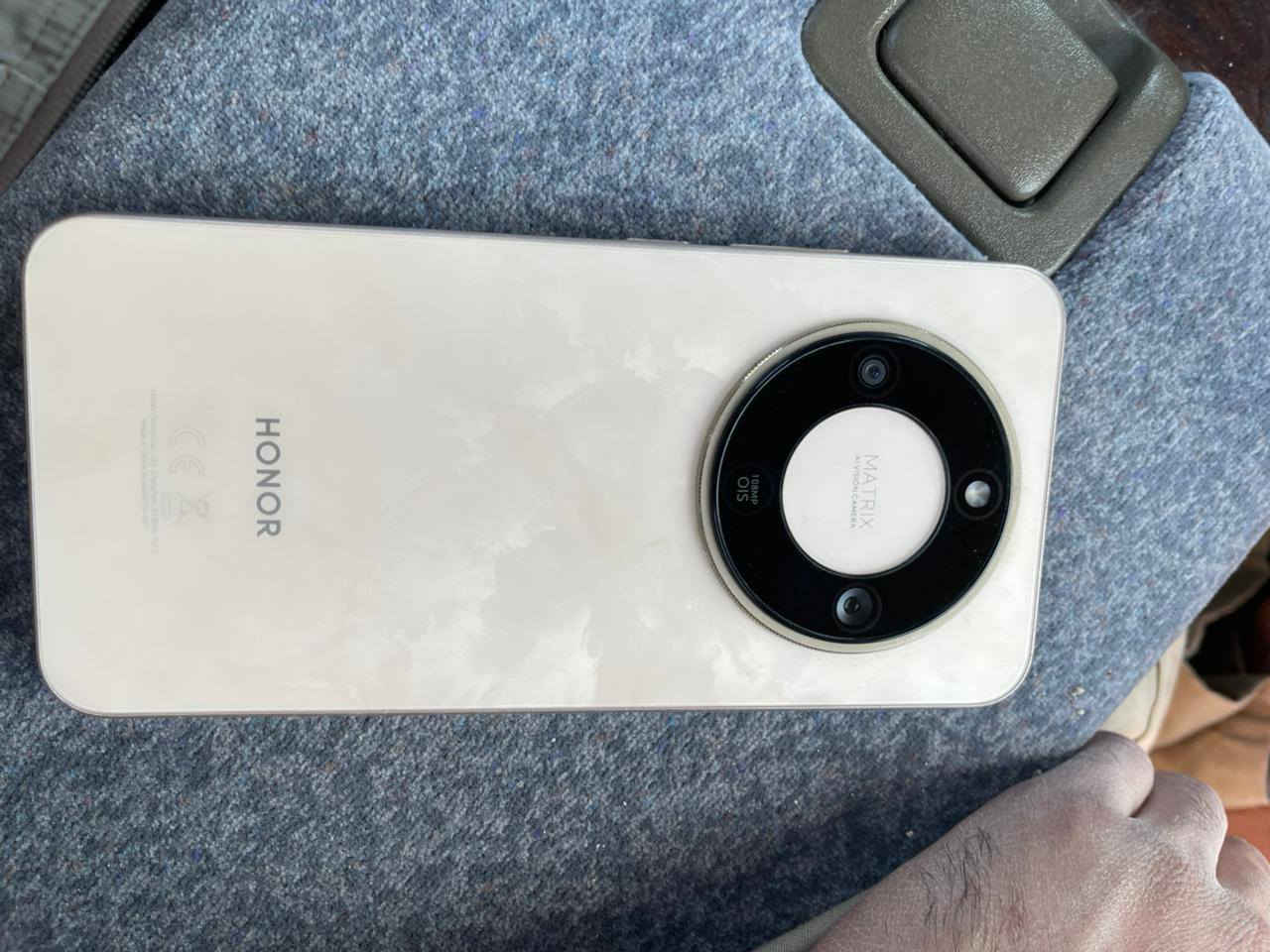 السلام عليكم جهاز هونر X9D استعمال قليل ماخذه بل اقصاد ب 500بعدني حته ما دافع اول شهر جديد بعده كامل ملحقاته سعره ب 400 وبي مجال للطيبين رحمه على والديك مو شراي لا تراسلني رقمي واتساب ***********
