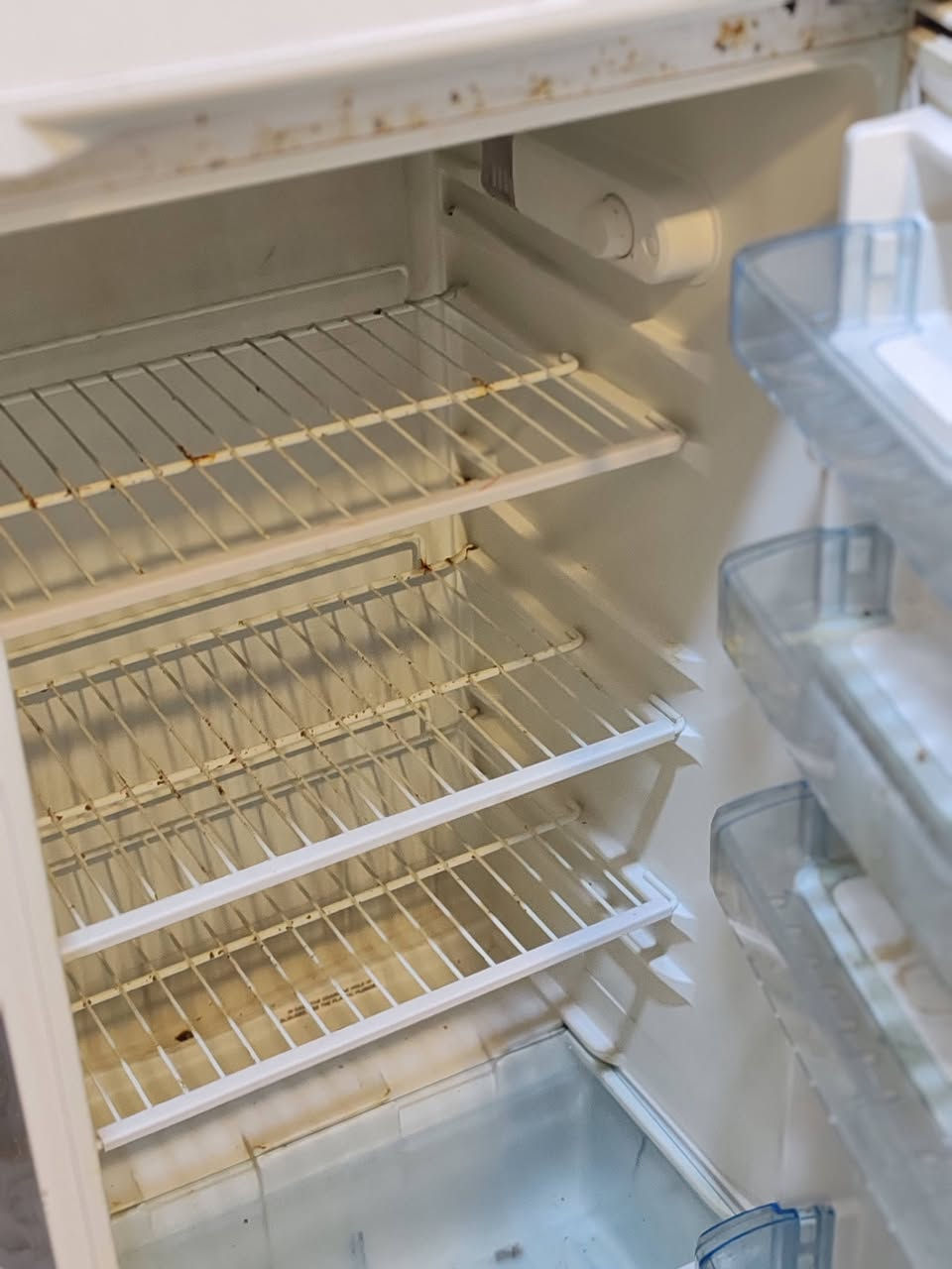 السلام عليكم ثلاجة بيكو حجم ١٦ قدم مستعملة مداخله تصليح للبيع يرادلها بس تنظيف اريدها ب ٩٠ بيها مجال قليل مكان بغداد الدوره ***********
