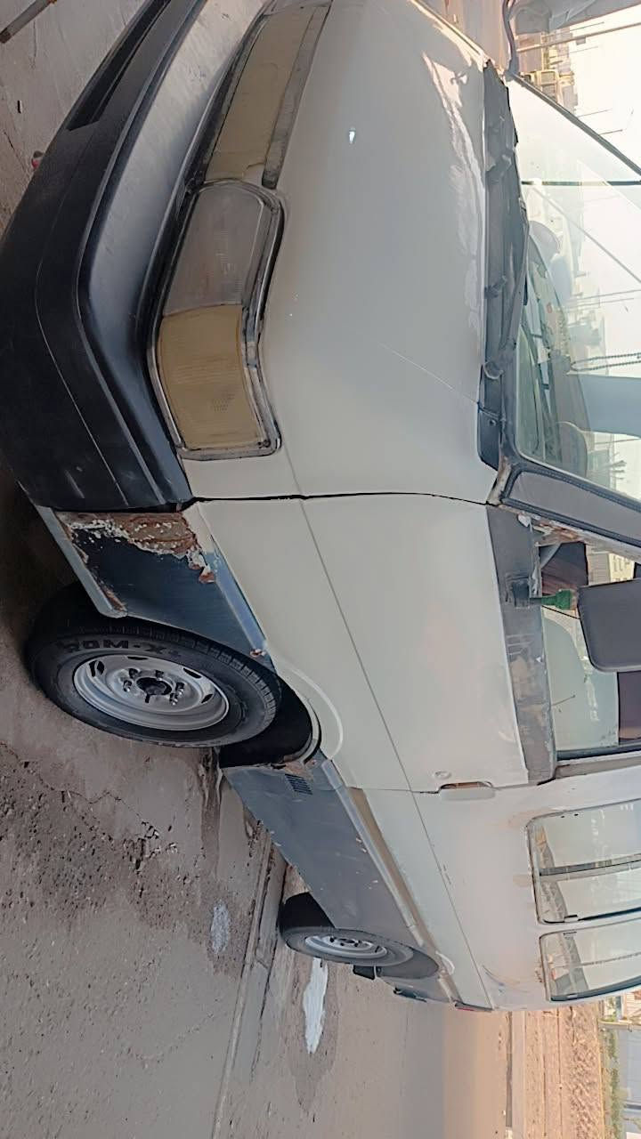 سياره بسته موديل 94 جير ومكينه مقفولات حداديه مقفوله تخم تاير مقفول تجي تشوفه شوف العين نفس اللي بالصور عنوان البصره السعر 25 وبيها بجاه ***********📞
