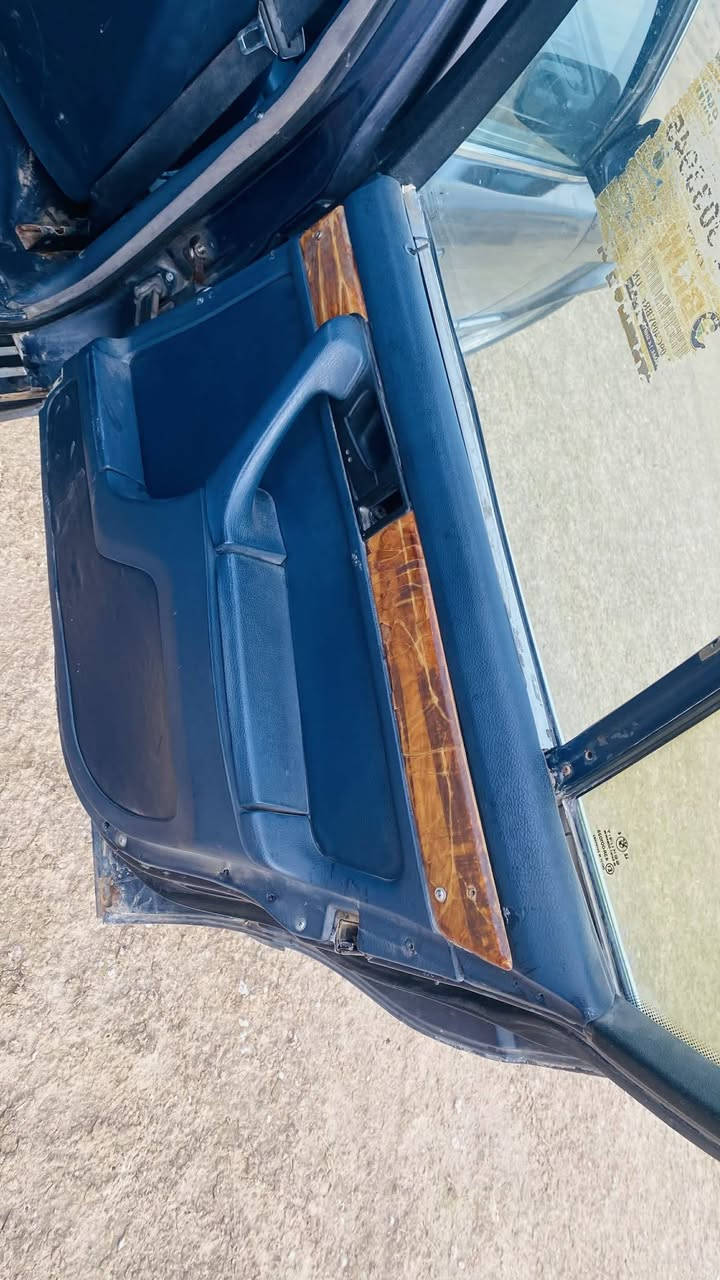 السلام عليكم بي ام 735 موديل1991 سنوية عضم عاج شرط وكالة وتحويل صدر امامي خلفي نضيف تخم تاير جديد ويل شمس حاوية سكليتر كهربائي كشنات جلد غرفته حلوة كشره شوف العين منضومه تبريد مربوطه وشغال لايتات زنون بكات كله شغالة مابيه كلوب نقص مراوس فقط مكان بيجي ***********
