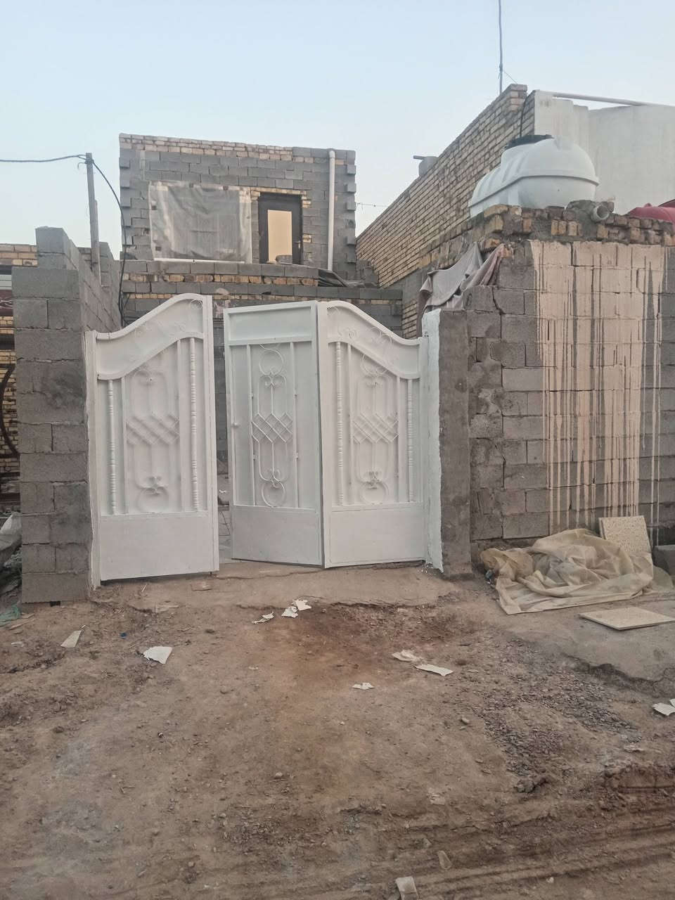 سلام عليكم بيت للبيع ١٠٠ متربناء
بلوك طابوزراعي سند25 بي قرارمحكمه عل السده مال
دورالنفط خلف الجامع الرسول كلش بظهره بناء جديد صارله ٥ شهر السعر٥٠ وبي مجال الاستفسار رقم الهاتف
***********
