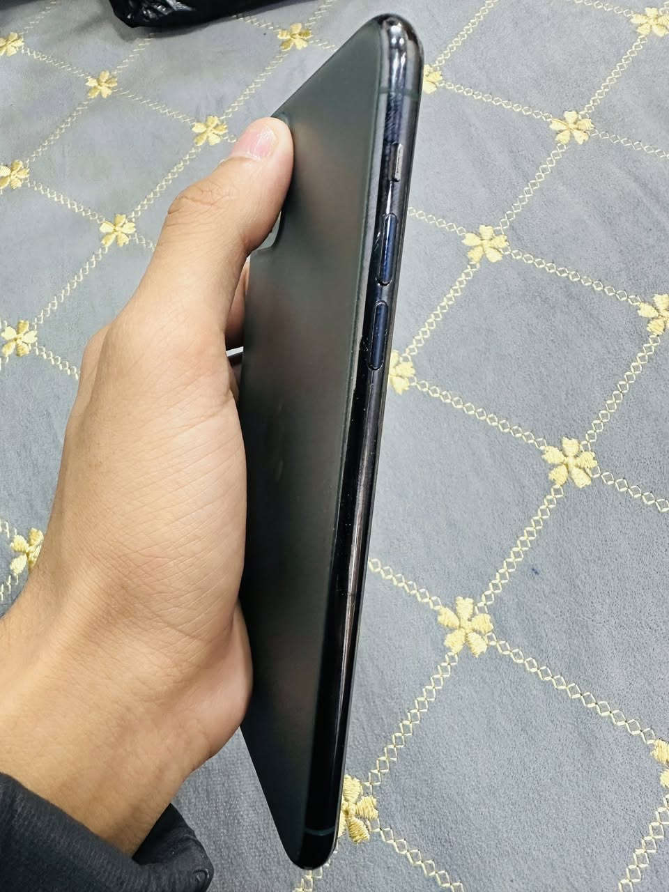 سلام عليكم للبيع ايفون 11برو ماكس نضافة 90‎%‎ بطارية 71 شرط مامفتوح بس  السماعة الفوك واكفة والباقي شرط السعر 200 وبي مجال 
للاستفسار ***********
