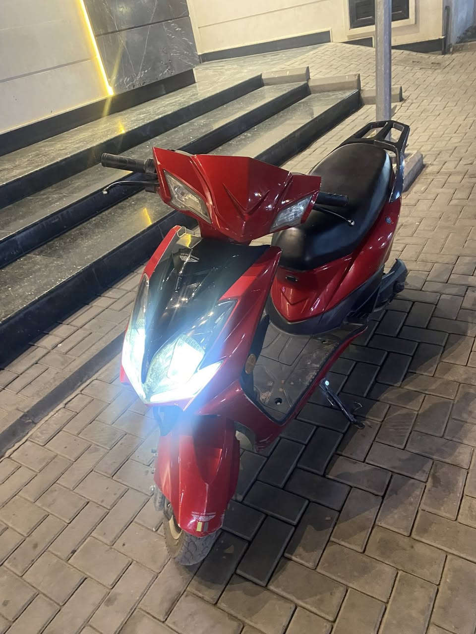 سلام عليكم 
دراجة شحن  ماخده من مؤيد طياره قبل فترا 
موديل ٢٠٢٥
نضيفة بيه شويه نواقص بسيطه
سعر ٣٥٠ وبيها مجال بسيط
مكان بغداد المنصور
***********
