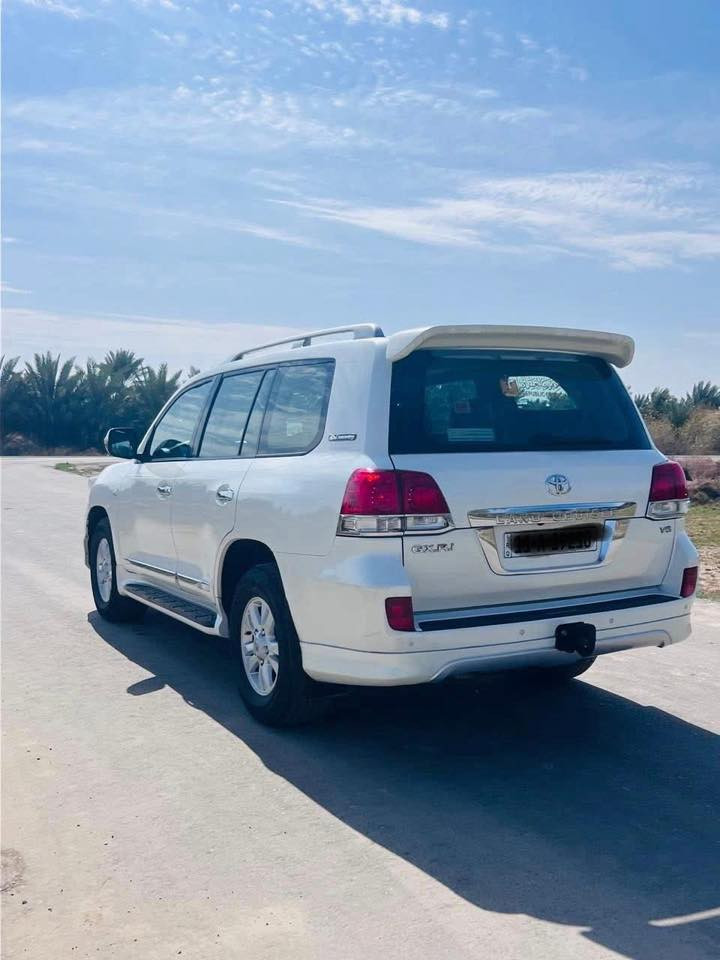 يالله 
السلام عليكم لاندكروز 2011 ستينيه اصل V6  كشنات بقلاوه رقم بغداد الجديد هزه وفحص وسنويه كله جديد مكينه وكير وحداديه كله مكفول مامفتوحات بشرط الفحص تخم تاير جديد السياره مكفوله كفاله عامه ماشية ١١٥  
الموصفات
كشنات بقلاوه جلد +ثلاث حركات 
شاشه 
كامره 
فتحه سقف 
بصمه +بصمه ابواب 
يدات نيكل 
مري كهرباء +اشاير بل مري 
حساسات امامي خلفي 
تحكمات ستيرن جهتين 
بعد بيه هواي موصفات معروفه مواصفات الستينيه فول 1/1) 
***********
سعره ٣١٠
