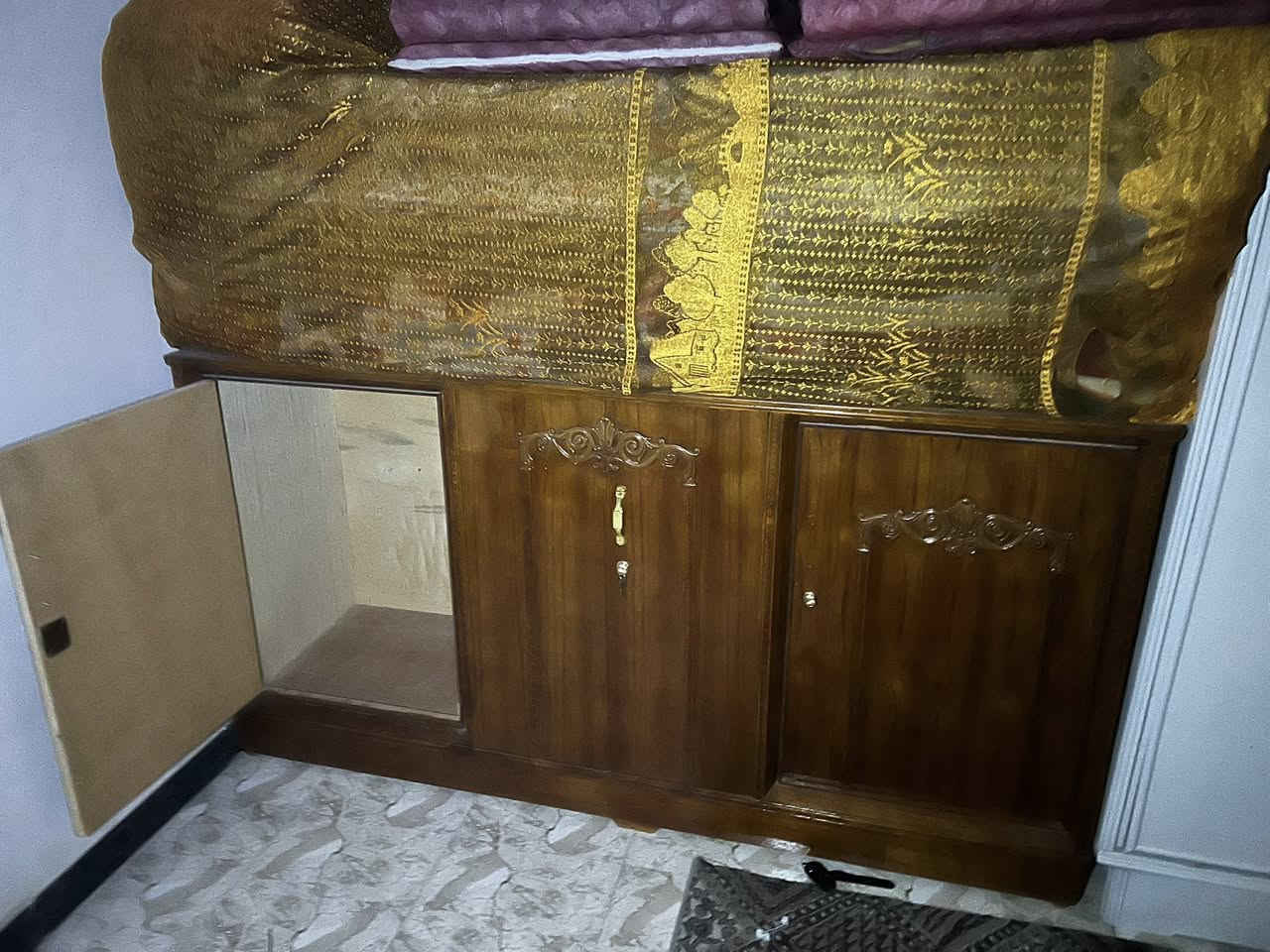 عندي هذني الغراض مال بيت للبيت كلما وسعره 
وياهن صوبه نفطيه جديده 
السبلت ميديا 2طن  نهايت الموسم شديته
هذا رقمي ***********
***********
مكاني ابو غريب
