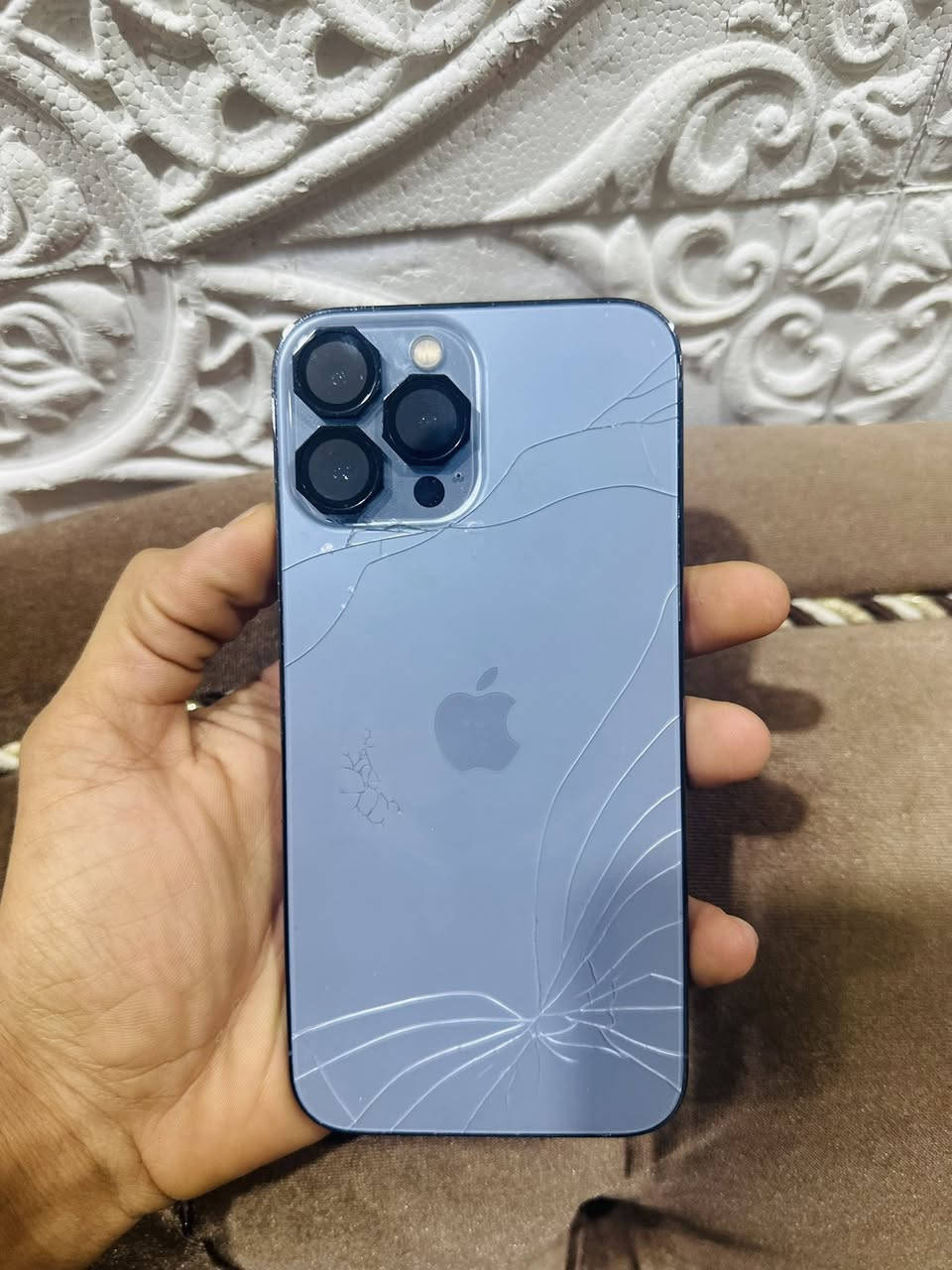 سلام عليكم
iphone 13 pro max 
13 برو ماكس 
(شرق اوسط) 
ذاكره (256)
بطاريه (100%) مبدله 
فقط الضهر مفطور
السعر ( 500) 
***********
