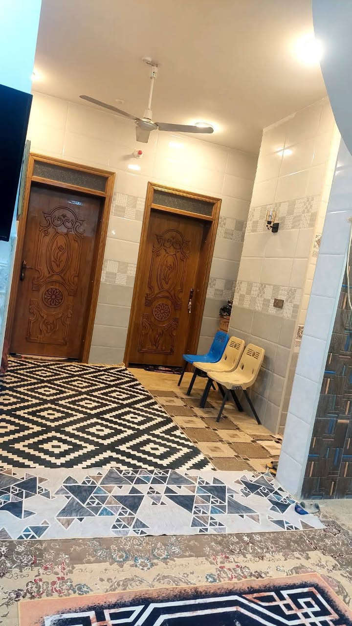 ياالله 
السلام عليكم بيت للبيع المساحه 200متر طابو زراعي سند 25 تحويل مباشر طابقين بناء حديث درجه اولى يحتوي على أربع غرف وصاله وأستقبال ومطبخ وصحيات الطابق الثاني فقط عايز لبخ العنوان كربلاء طويريج حي الرياض على الشارع التلبيط مباشر السعر خاص للأستفسار الأتصال على الارقام الموجوده 
***********
