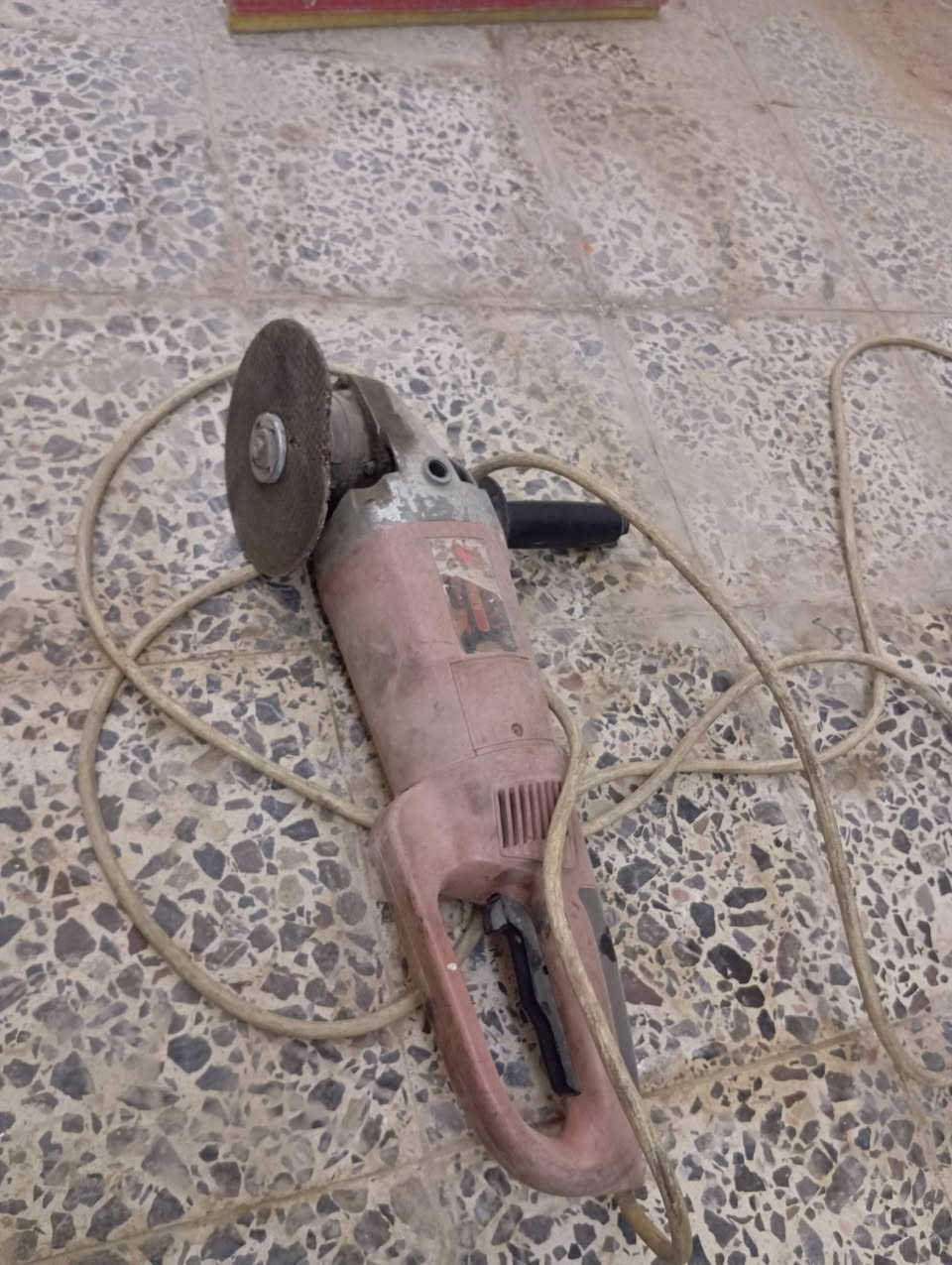للبيع كوسره شغاله وع فحص مكاني بالعسكري وهذا رقمي بي واتساب ***********
