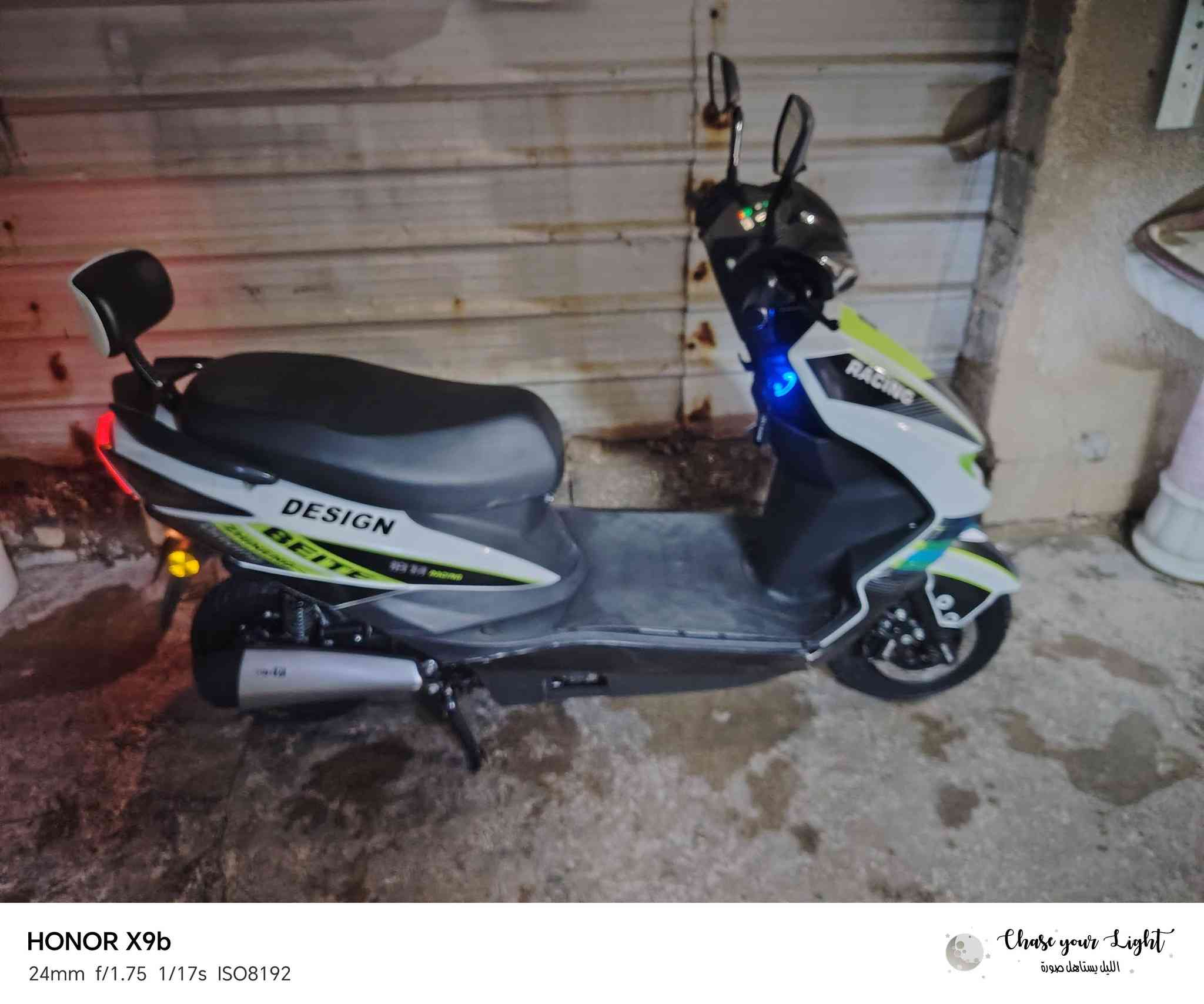 سلام عليكم دراجة نوع سكنس شحن 6 بطاريات كبار ملف 3000 سرعتها 60 تلث سرع  دراجة كلش جديدة ونضيفة ومحافض عليها وبيها بلوتوث من الوكالة ومنفذ USPشحن بريكات ثنين دسك دبلات أيضا ثنين مساحة صندوق جبيرة دراجة اي نقص ما بيها شاحنة وسويجات ثنين وكارتات ثنين يجي وياها و أوراقها هم موجودة السعر 750 وبيها مجال للطيبين رقمي *********** مكاني بغداد الأمين الثانية
