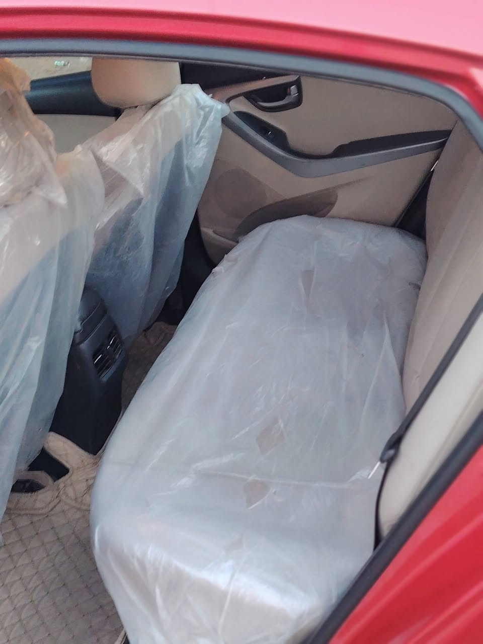 السلام عليكم للبيع النتره 15خليجي رقم بغداد دولي مكفوله عده بارد بسيط جدا بجاملغ خلفي سياره نضيف جدا مال جناي تخم تاير قبل اقل 10 ايام شادهن العنوان بابل الاسكندريه سعرها 117وبيها مجال بسيط الاستفسار *********** 
***********
