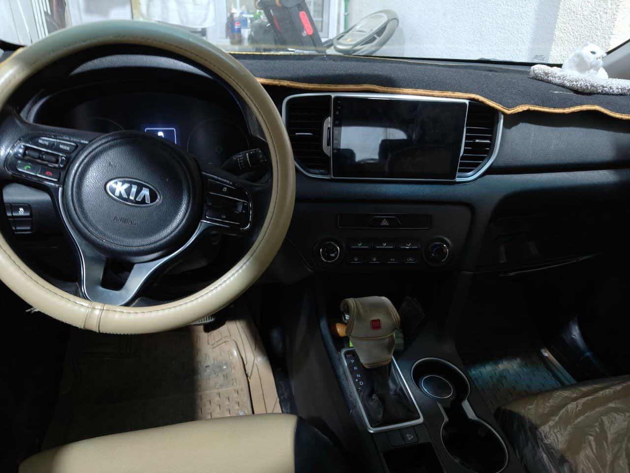 KlA SPORTAGE المواصفات / 2017 خليجي
-تحكم ستيرن 
-محرك GDi
-بطارية جديدة 
-اطارات جديدة 
-مواصفات عادية 
-اللون رصاصي 
-مابيها ضربة 
-ماشية 150 حقيقي 
-گير ومحرك حاله جيدة 
-طخات بسيطة بدون حادث 
السعر 155$ وبيها مجال بسيط
***********📞
