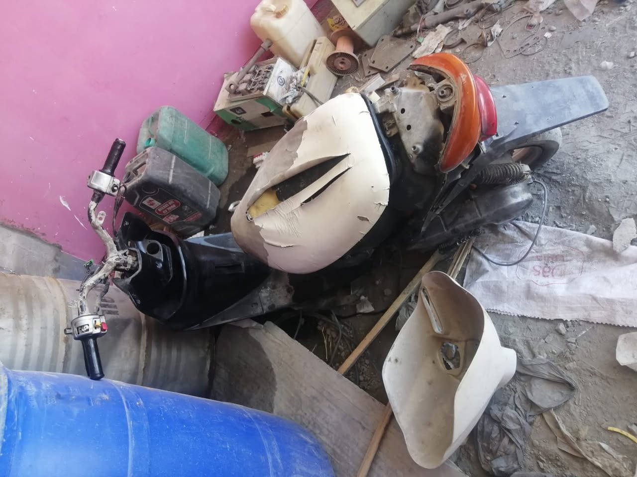 سلام عليكم دراجه عصفوريه البيع سعر85وبيهي مجال درجه كامله كفرات نقصهي بس كابريتر دراجه شغاله وصالنصه موجوده وكله كامله مكاني مسيب حي العسكري رقم***********
