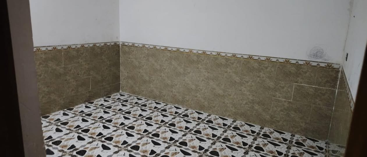 بيت لليجار
منطقة حي الفنانين قرب مدرسه نسيم ميسان 
يحتوي على غرفه نوم و صاله و استقبال 
بيت نظيف ( مسحوب واير مولد )
تواصل ***********
