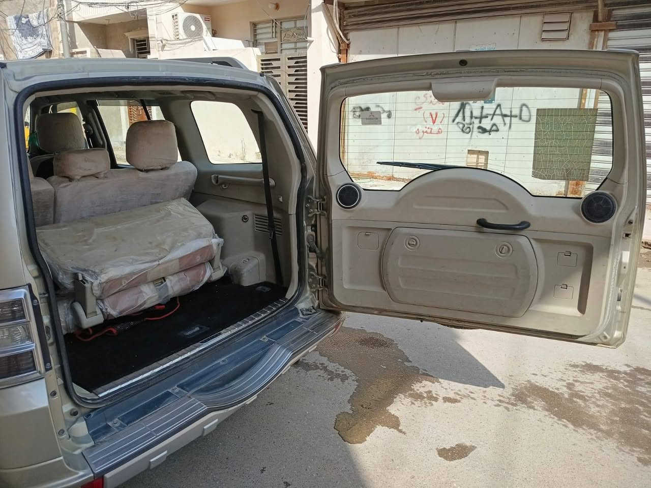 باجيرو حبتور ٢٠١٠ فول مواصفات مكينه ٣٥٠٠ فتحة سقف دمام حساس خلفي مري شفط انارة ترحيب بيهه ٣ قطع صبغ بابين وجاملغ امامي بدون دواخل السعر ١١٥ عنوان بغداد البلديات للاتصال ***********
