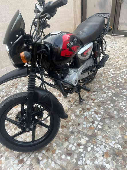 السلام عليكم 
دراجه بوكسر 
موديل 2023
مرقمه رقم بغداد
دراجه حلوه نقصه باتري 
معروضه 2350 وبيه مجال 
مكاني بغداد مدينه الصدر
***********
