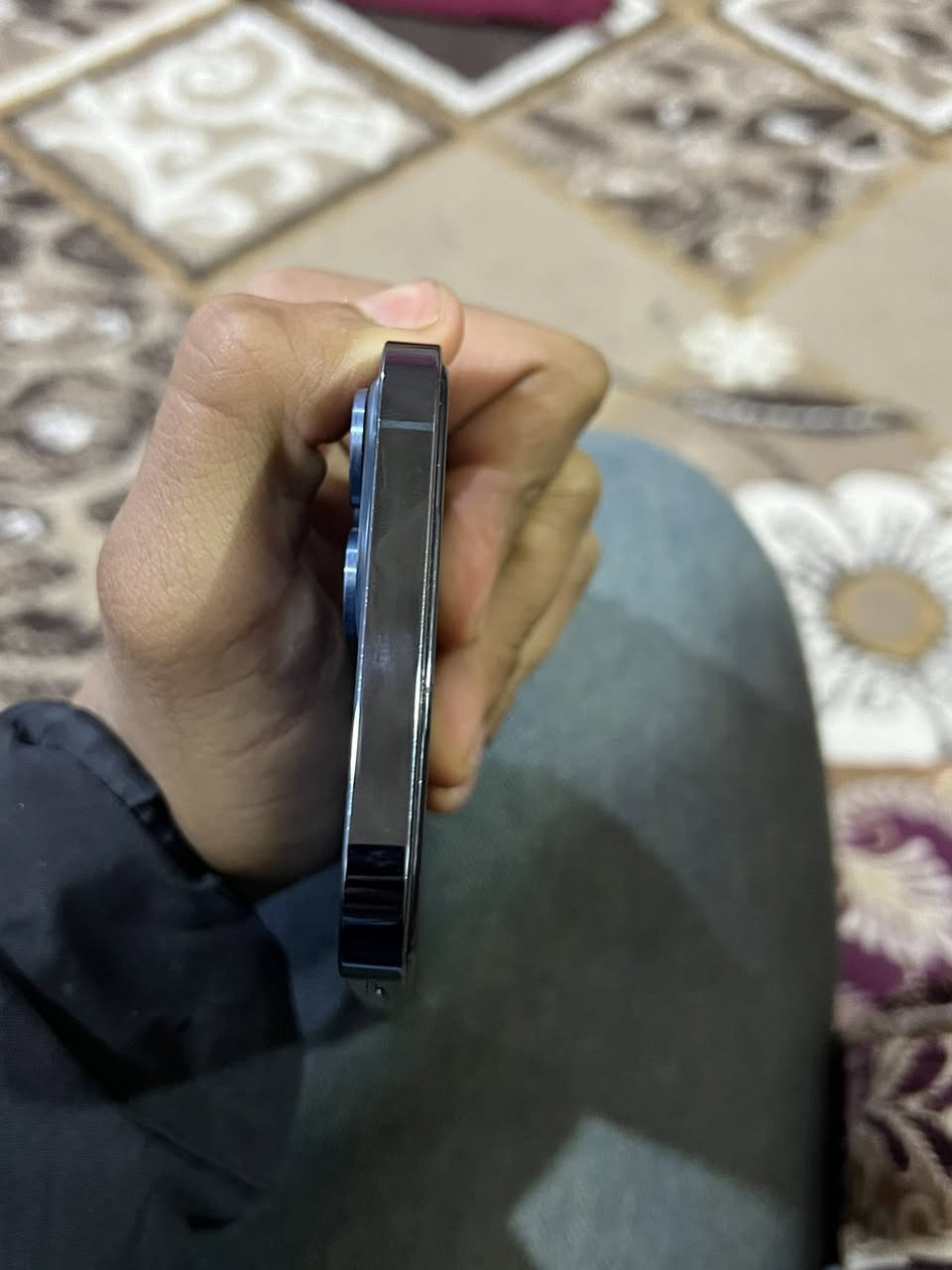 سلام عليكم جهاز آيفون 12برو ماكس للبيع الجهاز مامفتوح زلغ مابي فقط الضهر مكسور  ذاكره256 بطاريه90 مكاني بصره جزيره قريب جسر خالد رقمي (***********) السعر خاص
