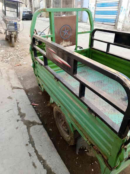 السلام عليكم ورحمه الله وبركاته من رخصه السيد مدير الكروب المحترم ستوته شحن خمس  بطاريات شغاله السعر 750وبيهه مجال ***********شارع السعدون
