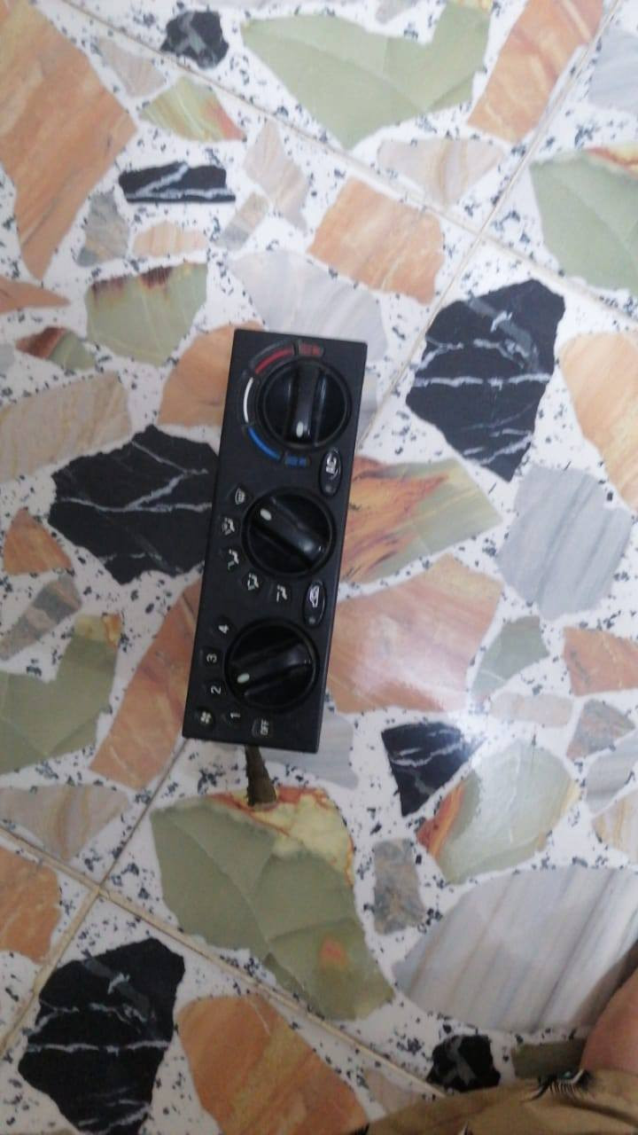 السلام عليكم أغراض سياره دايو اسبرو 95 للبيع كل قطعه وسعرها متوفرات في الديوانيه الشاميه المراسله او اتصال *********** والرزق على الله
