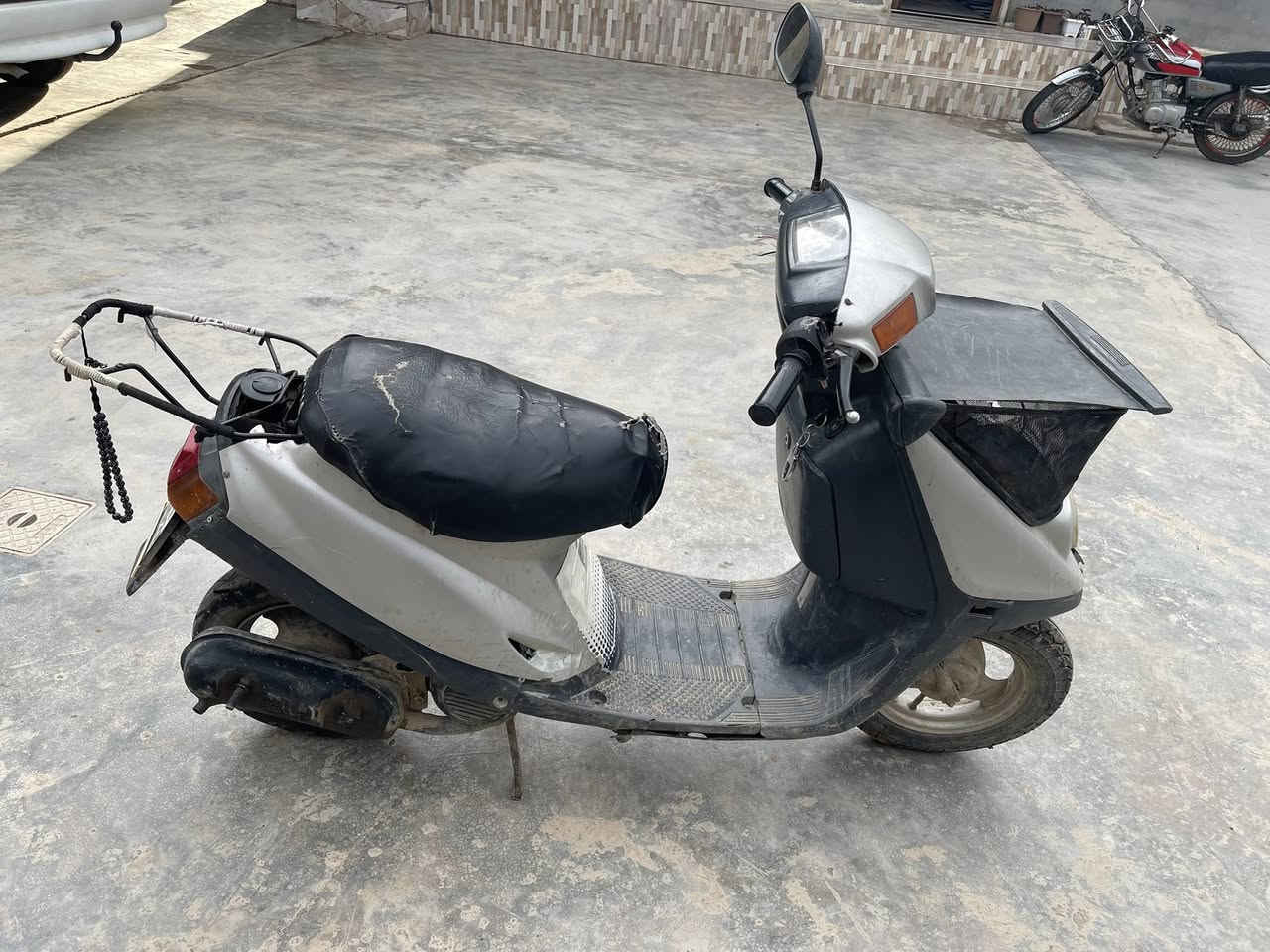 السلام عليكم موطورللبيع يعوزو قمجي مال بانزين وتاير خلفي فتيله سعرو مناسب جداً شراي اتصل ***********
