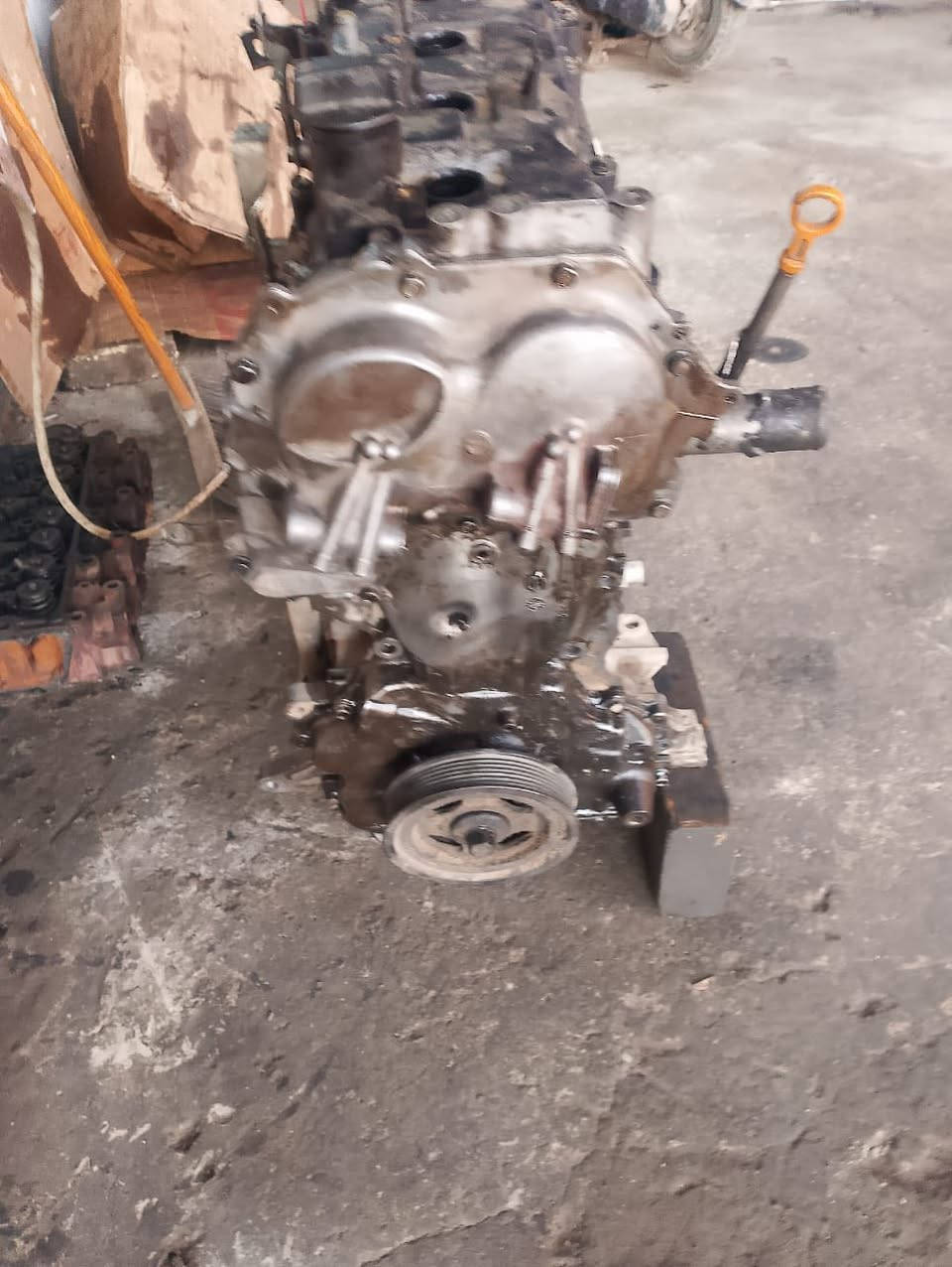 سلام عليكم. مكينه نيسان يورفان موديل ١٩ بيها بس كازكيت   لاتصرف ولا تبخير.   كامله هيه وزنجيلها المكينه عارضهاا ٤ ورقات وبيها مجال مكانها. الحسنيه ***********
