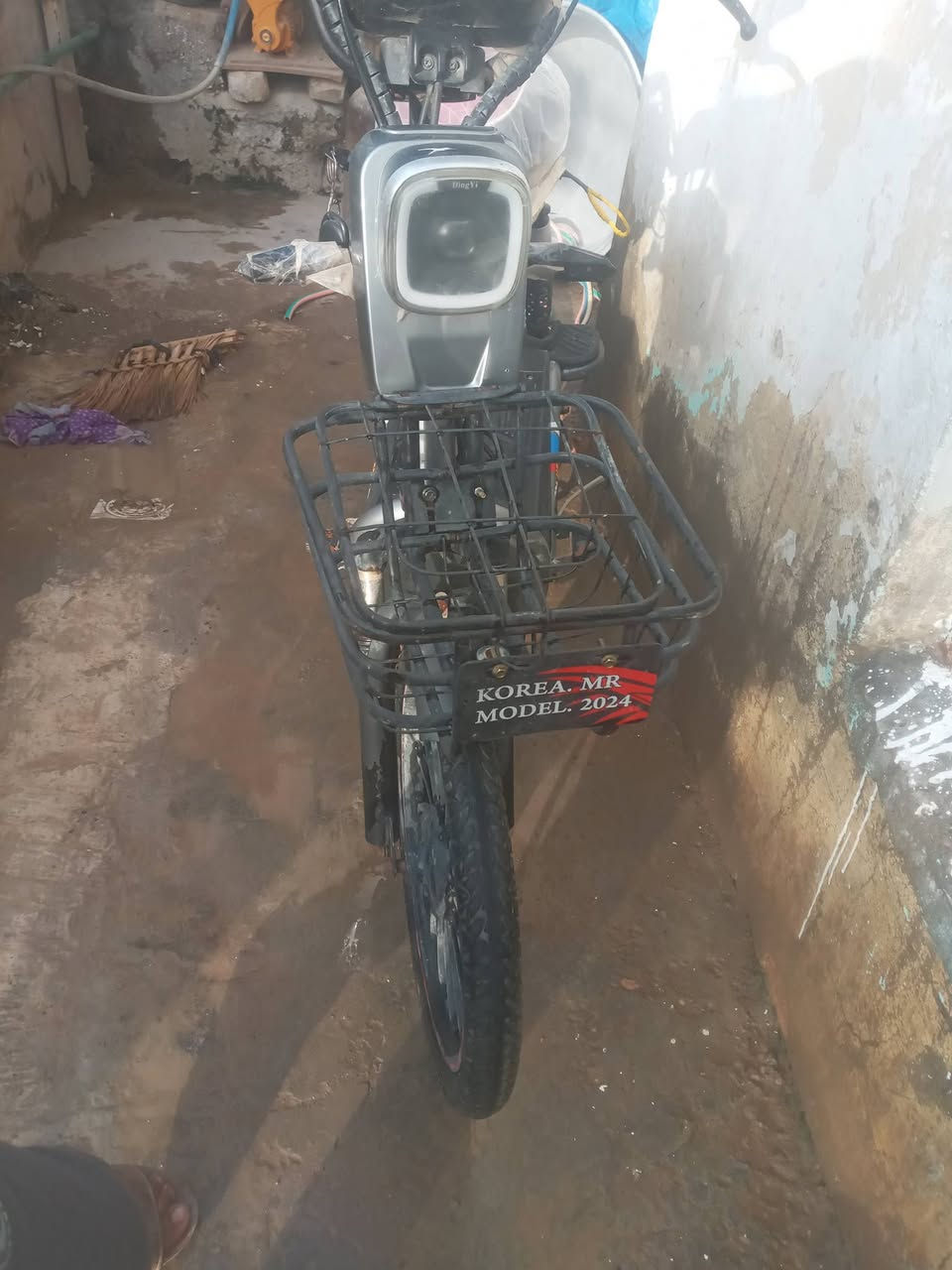 حجم 16
السعر 225
5بطاريات 
ابريك امامي وابريك خلفي شغال 
اكلوب امامي 
اسويج وبصمه تشغيل عن بعد 
يمشي 30 كيلو  بل شحنه الوحده 
شاشه 
سله اماميه 
النشران عطلانات 
التاير طوب 
اربع سرع 
السرعه 56
الكشن مغلف 
دبلات خلفيه
العنوان ديالى بعقوبه كاطون الرازي بشارع ابو رباح


**إذا كنت صاحب هذا الإعلان وتريد حذفه لأي سبب، رجاءا أرسل رسالة إلى الدعم الفني**