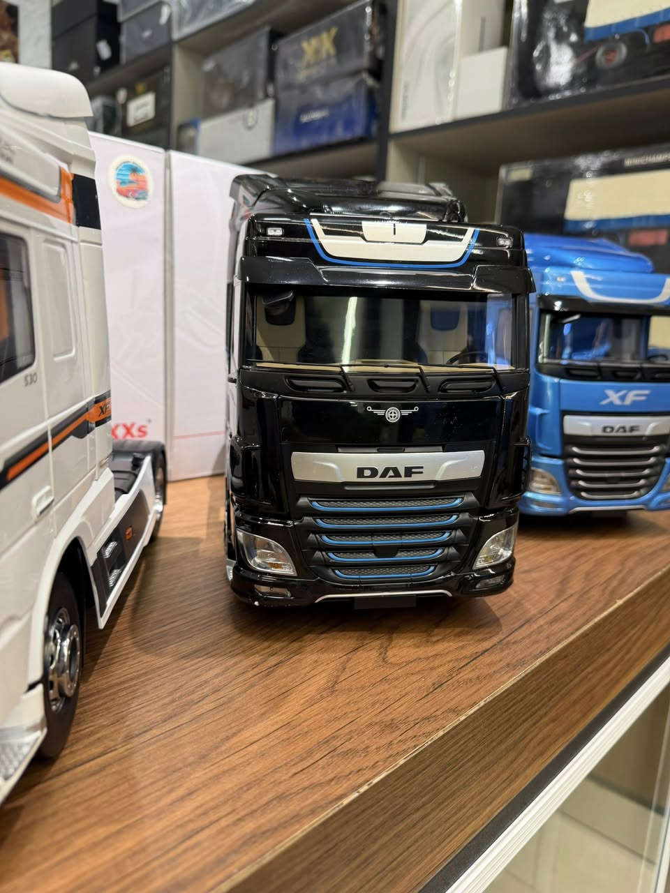 🟥🟥🟥DAF🟥🟥🟥
♦️♦️♦️1/18♦️♦️♦️
       💙❤️🤍🖤🩵 
🇮🇶گەیاندن بەردەستە🇮🇶
🚛یوجد توصیل کل محافظات عراق🇮🇶


**إذا كنت صاحب هذا الإعلان وتريد حذفه لأي سبب، رجاءا أرسل رسالة إلى الدعم الفني**