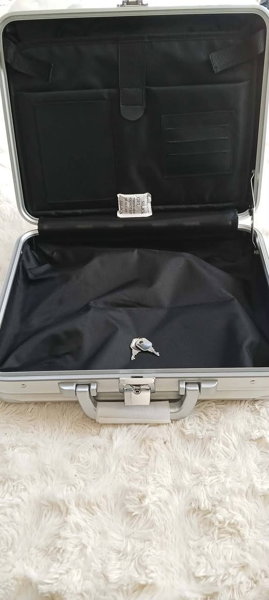 جنطة بهذا الشكل
حط سعرك وأعلى سعر ابيع


**إذا كنت صاحب هذا الإعلان وتريد حذفه لأي سبب، رجاءا أرسل رسالة إلى الدعم الفني**