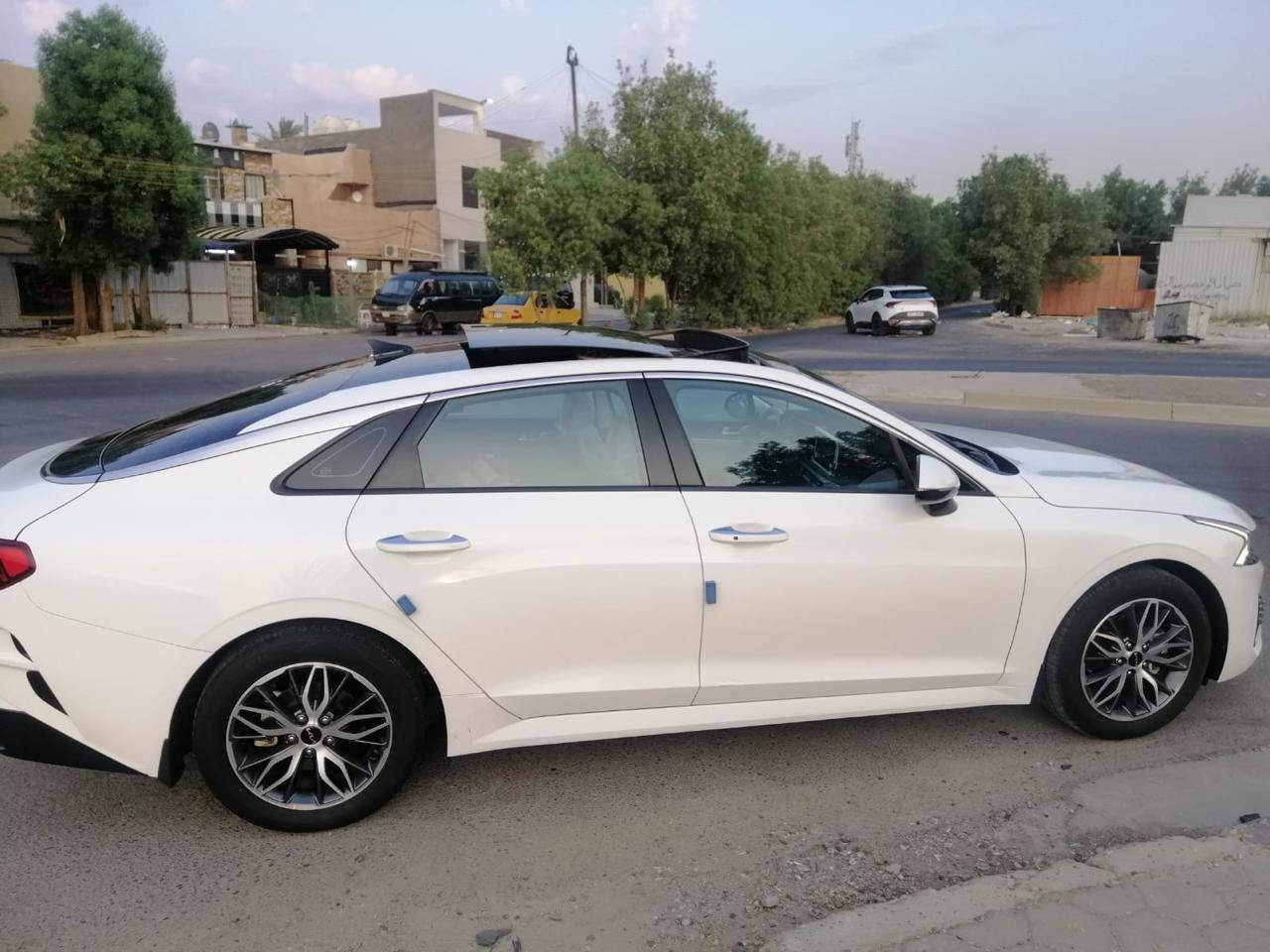 ‏ تحيه طيبه السلام عليكم ورحمة
كيا كي فايف (k5) 2022

الموديل 2022(خليجي ) .
المحرك : 2.000 . 4سلندر/
العداد70الف 

 المواصفات
فتحة سقف(بانوراما)
دخول ذكي(بصمة) +تشغيل عن بعد
شاشة اصلية +كاميرا +حساسات
المصابيح الامامية زنون+LED
المصابيح الخلفية LED
مقاعد تدفئة تبريد
مقاعد جلد+كهرباء
سايد بريك بصمة
اوتو هولد
محدد سرعة
فول تحكم ستيرن
درايف مود
مري كهرباء
 المواصفات المعروفه خليجي
رقم اربيل جديد تحويل ثاني يوم
‏السعر  خاص
اي اسفستار رقم صاحب السياره
***********
