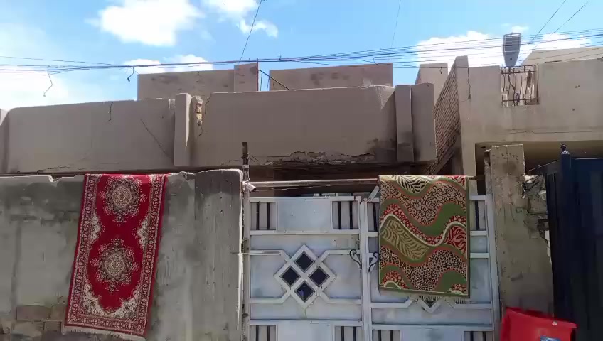 سلام عليكم ورحمة الله وبركاتة...  200 متر بناء قديم تريد تعتبره قطعه او بيت 🤷‍♂️ عنوان موضح بل فيديو  ...  السعر 85 او بي مجال  ولا اكو بيت 100 نفس المنطقه مراوس هم ميخالف ☎️ ***********
