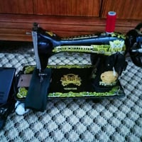 مكينة خياطة • شغالة • تخيط جميع القمشات