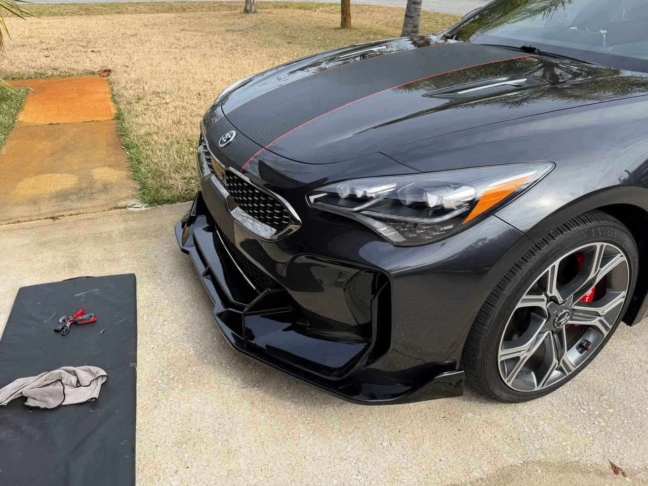 Upgrade your Kia Stinger with an aggressive AD-style front bumper lip 🔥
Glossy black carbon fiber finish gives your Stinger a premium sporty look while improving the front-end stance and aerodynamics.
✨ Features:
AD Style sporty design
Glossy black / carbon fiber look
Perfect fit for 2018-2023 Stinger
Durable lightweight material
Instant aggressive street appearance
https://s.click.aliexpress.com/e/_EJaqUGE


**إذا كنت صاحب هذا الإعلان وتريد حذفه لأي سبب، رجاءا أرسل رسالة إلى الدعم الفني**