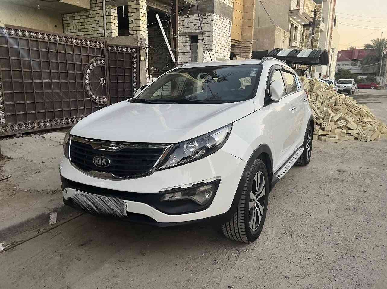 السلام عليكم
كيا سبورتاج 2013 للبيع السياره خليجيه مكفوله من المكينه والكير ماشيه 199،000 كم قطعه وحده صبغ بالصندوك + بيهه ضربه بالصندوك 
محرك 2.0 

مري شفط 

تحكم كشن كهرباء 

تخم تايرات جديد 

دوشمه جديده بس بعدني مشادهه 

مكان السياره بغداد العامريه 

الرقم للتواصل *********** 

مموجود ماسنجر فقط واتساب
