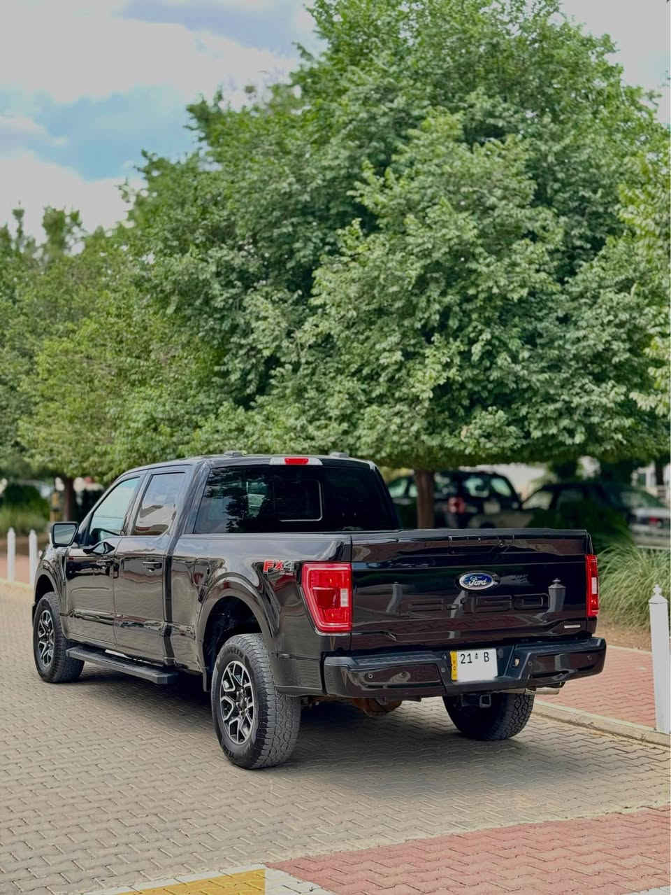 Foord f150  XLT 4x4 
فۆرد XLT قەپات مواسفات بەس پانۆراما نییە تەنها دوو پارچە بۆیاخ بێ ناو گرتن دەعمی پێشی نییە پێشی کەپسە 
گێر عەرز (طیارە)
دەرگا گەورەی بۆدی گەورە 
٥ کامیرە 
شاشە گەورە گێچ ئەلکترۆنی 
رادار ٣٦٠ حاسە پێش و دوا 
هەردو کوشنی پێشەوە کارەبا کوشن هیتەر 
تەبرید دوو زۆن مەرکەزی 
لایت چوار عەدەسە LED 
٨مۆد لێخوڕین 
مەکینە مەرخوب ٣.٥  
ماوە رۆشتن ٤٧ میل 
سعر /٢٥٨$ 
ژم / *********** السليمانية, العراق
