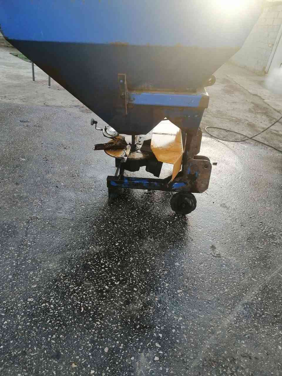 سلام عليكم البيع باذره حوض 5 وزنات كبير مكفوله كفاله عامه جديده ماعيزه اي شيء مكان نجف ناحيت العباسيه ***********
