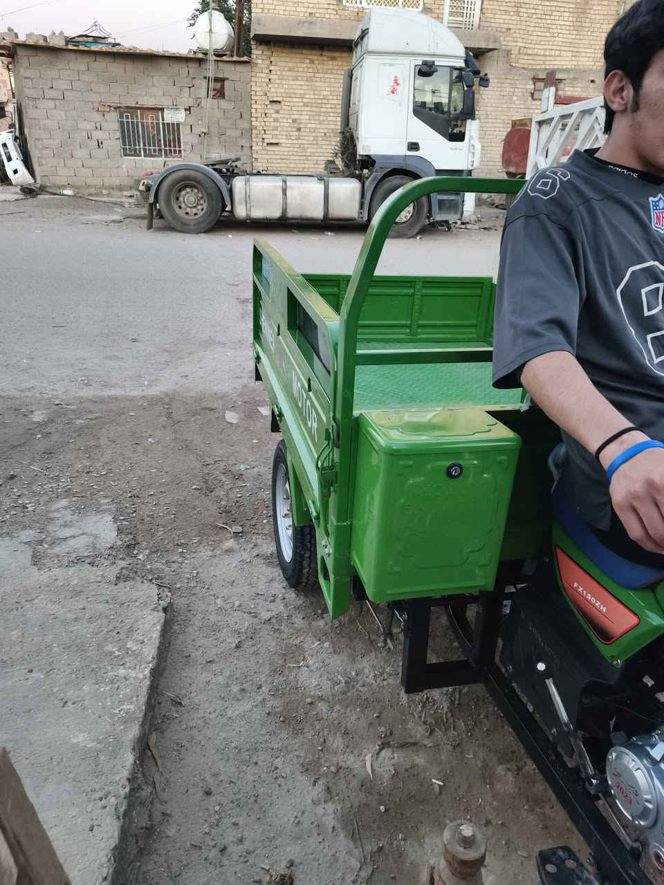 سلام عليكم مكلف بل نشر ستوته للبيع موديل 2023 لون أخضر تفاحيه زيرو ستوته شركه بلاديه ماماشيه قليل مكفوله من كلشي سنويه ورقم بعده ممستلمه كامل أوراق مكفوله من كل شيء السعر3مليون  الرقم ***********مكاني بغداد شعله

