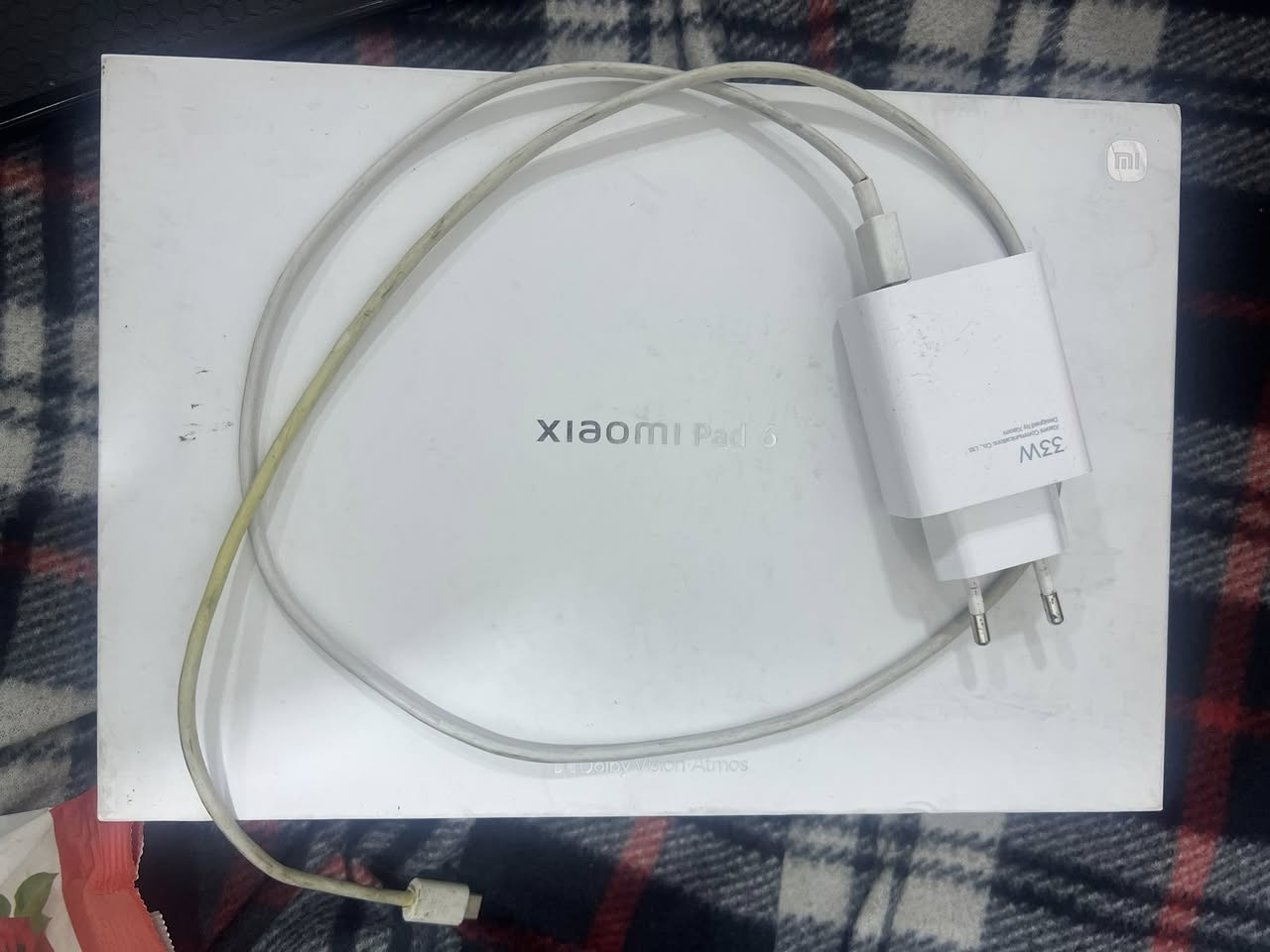 السلام عليكم
شاومي باد ٦ 
ذاكره ٢٥٦ 
نظيف كلش استعمال قليل 
بي طخه صغيره مبينه بالصوره 
ويا كارتونه وكفر وشاحنه اصليه 
السعر ٣٠٠ الف بي مجال قليل 
مكاني الاعظميه سبع ابكار 
متواجد واتساب ***********
