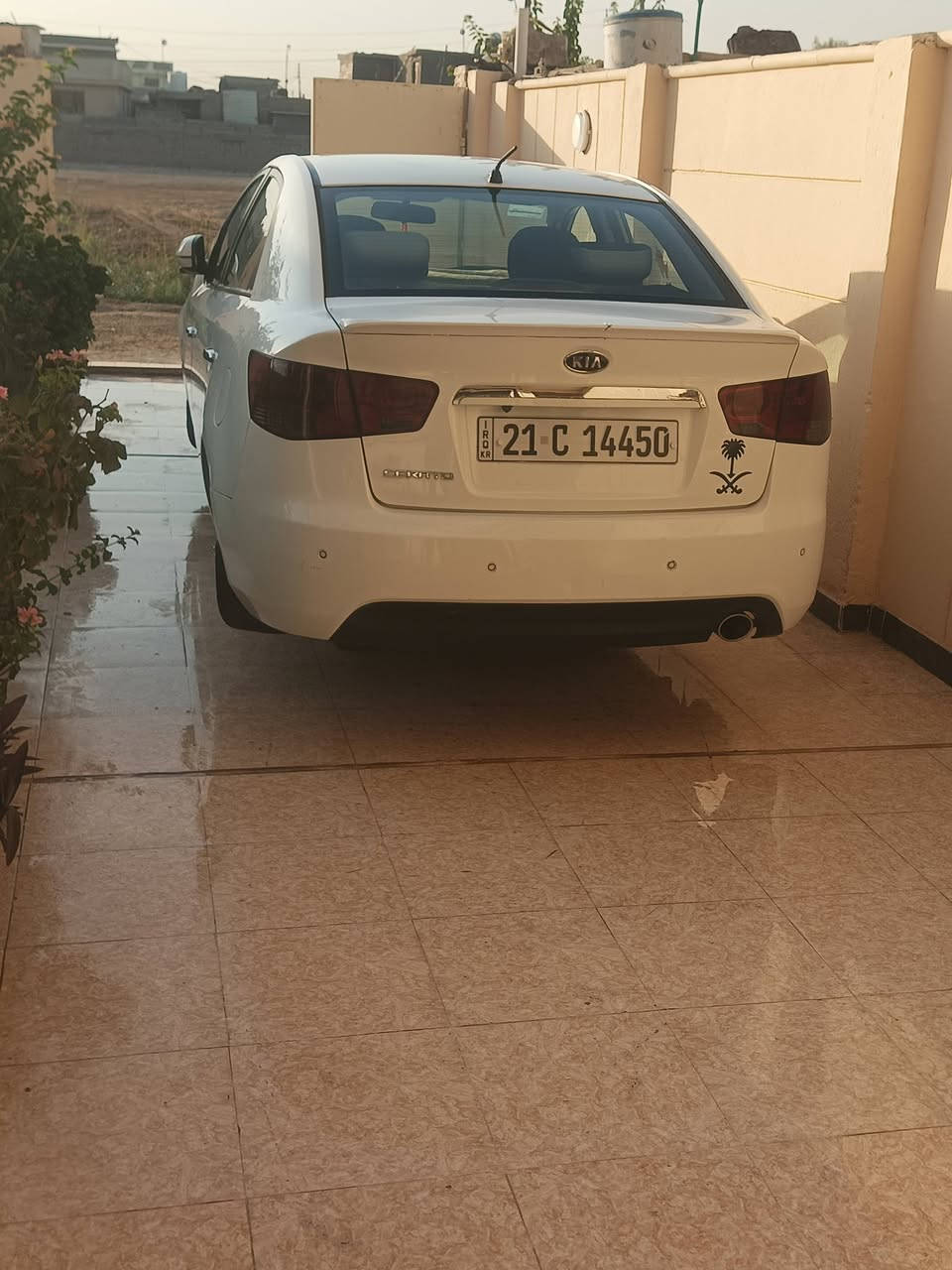سلام عليكم سيراتو للبيع او مراوس سياره بيهه نص قطعه صبغ وبارد بجاملغ الخلفي وره السايق شي قليل سياره مبولشه قبل سبوع وصدر خلفي امامي جدد تخم تاير موديل 12 بسمي تريد تحويل تريد وكاله رقم سليمانيه مكاني واسط صويره سعر خاص ***********/***********
