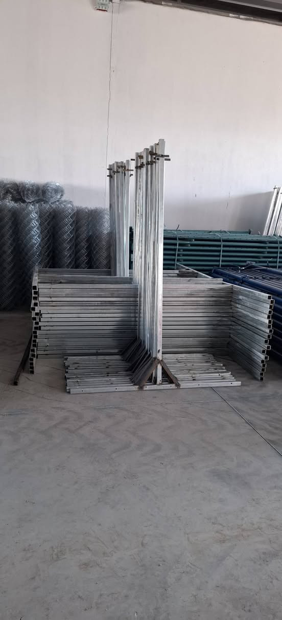 حرف تی کەپری مێو نرخی یەدانەی5500دینارە لەبۆری4بە4ری دژە ژەنگ دروست کراوە قیاسی2م بەرز150سم پانە بەجوملەو مفرەد بەردەستە گەیاندنیشمان هەیە ناونیشانمان چوارقوڕنە گوندی گرجان سەردووسایدی گشتی کۆگای ڕێباز تۆربەی ژم***********کۆڕەک*********** رانية, السليمانية
