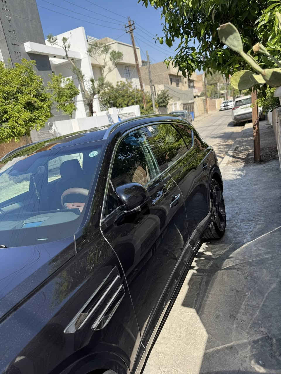 السلام عليكم   Genesis gv80 2025 للبيع
برستيج السياره فول للاخير
ضربتها صندوك خفيفه مصلح نفسه 
بدون دواخل ايرباك السياره كلش حلوه
محرك 6 سلندر 3.5 تون تيربو 375 hp 🔥 
4 كامرات 12 حساس بيها واوتو بارك 
رادارات بكل مكان 
كشنات 4 كهرباء وتدفئه تبريد بيها وستيرن تدفئه كشن السايق مساج بيها خاصية العطر من الشاشه
5 بوب شفط 
بردات كهرباء
المري الوسطي كامرا
16 سماعه صوت قوي جدا
بصمه تقدم السياره وترجعها
ماشيه 14.500 كيلو متر

رقم اربيل مكاني بغداد 
السعر…54000$
***********
